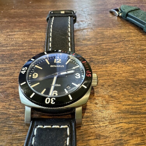 Benarus Moray Dive Watch - Picture 3 of 5